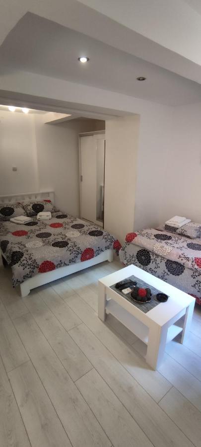 Studio Apartman Kocka Belgrade Luaran gambar