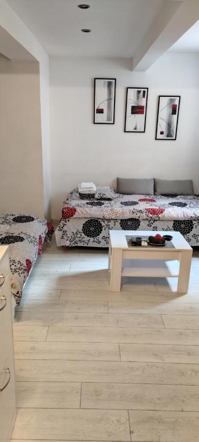 Studio Apartman Kocka Belgrade Luaran gambar
